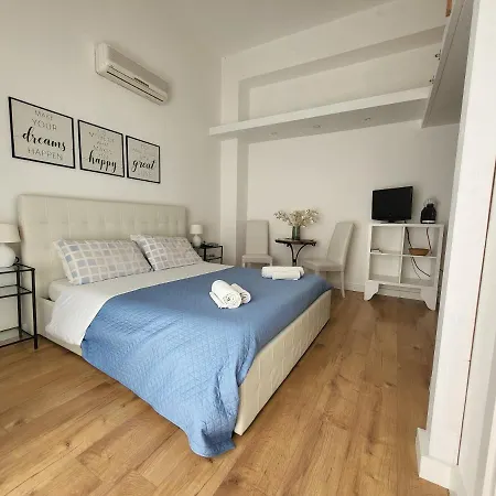 Living Marina Bed & Breakfast